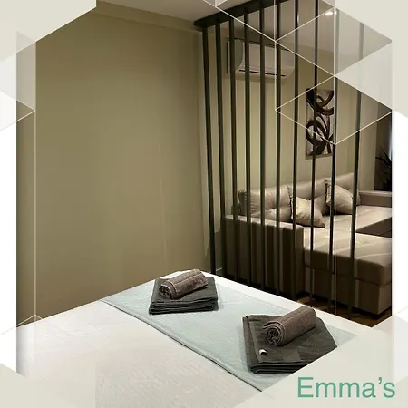 Emma's * Τίρανα